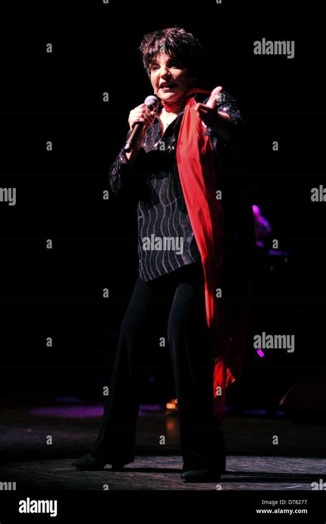 Liza Minnelli performs live at the Olympia Paris, France - 11.07.11 Stock Photo - Alamy