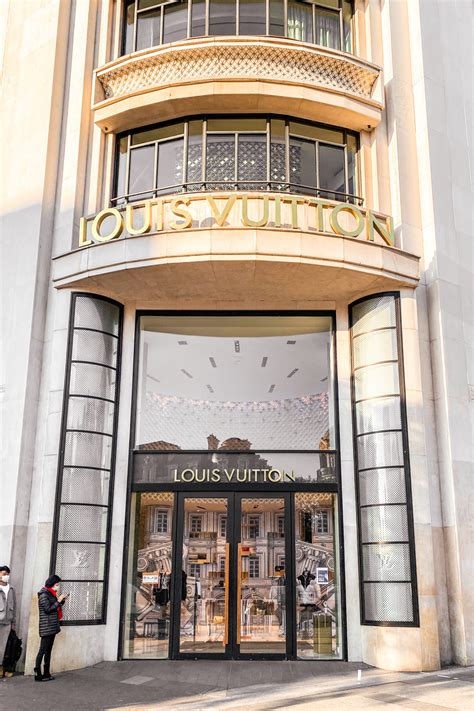 Ultimate Guide to Shopping at Louis Vuitton in Paris - The Luxury Lowdown