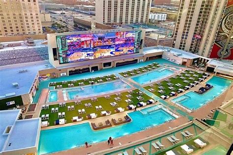 #1 MONDAY POOL PARTY IN LAS VEGAS - STADIUM SWIM AT CIRCA | Circa ...