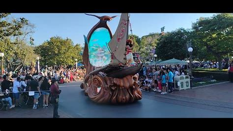 July 9th, 2023 Disneyland Parade - YouTube