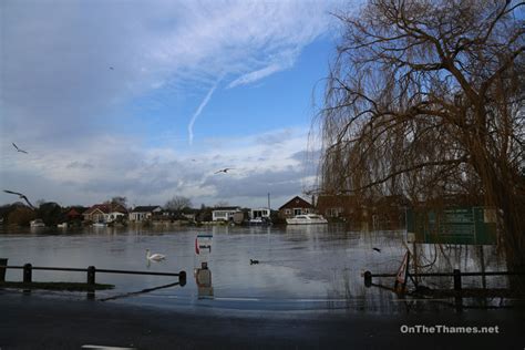 Bad weather causes flooding along the Thames | On The Thames