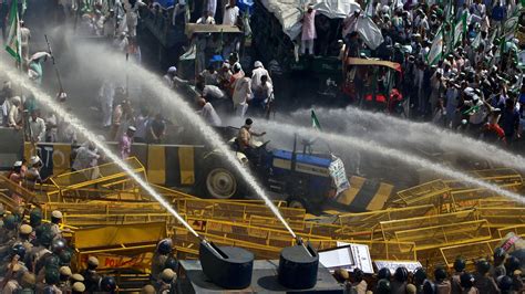 Delhi's Kisan protest: Why India's farmers are fuming at Modi — Quartz ...