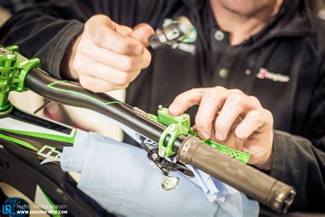 How to bleed a Hope Tech 3 Lever and E4 Calliper | ENDURO Mountainbike Magazine