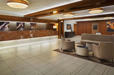 Hilton Oakland Airport Hotel in San Francisco (CA) - Room Deals, Photos ...