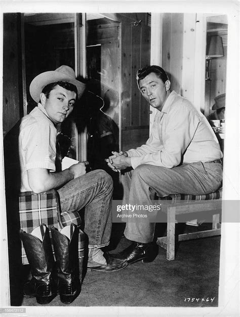 Robert Mitchum with his son James | Mitchum, Classic hollywood, Movie stars