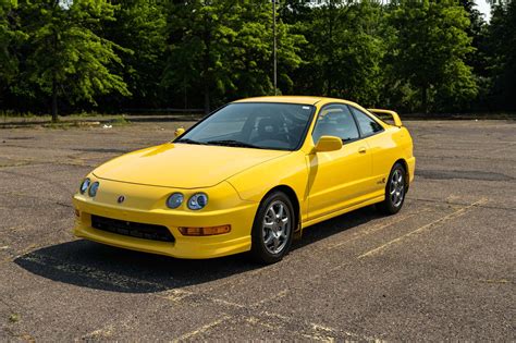 2000 Acura Integra Type R Is One Sweet DC2 With Very Low Miles - autoevolution