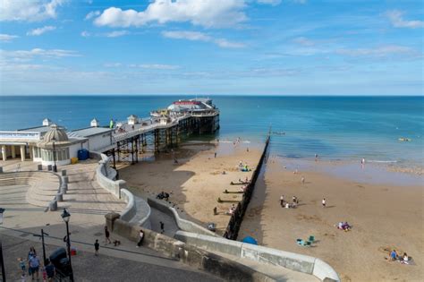 Cromer Beach - Photo "Cromer Pier" :: British Beaches