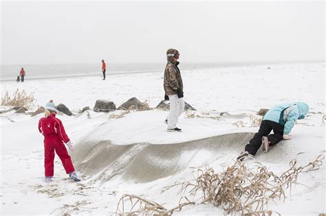 Snow made its way to Charleston, SC, where kids played on | These 14 ...