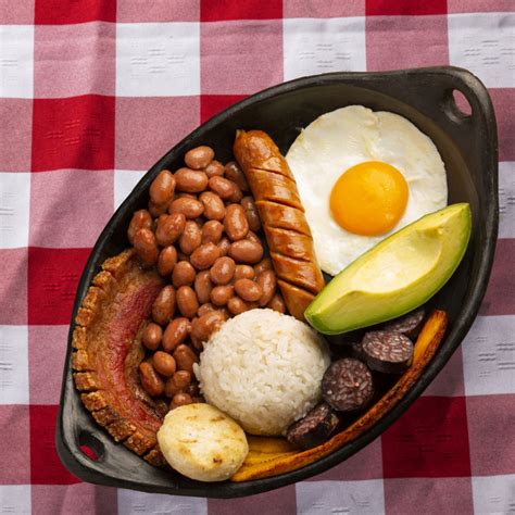 Bandeja paisa. Recetas colombianas para comer en familia