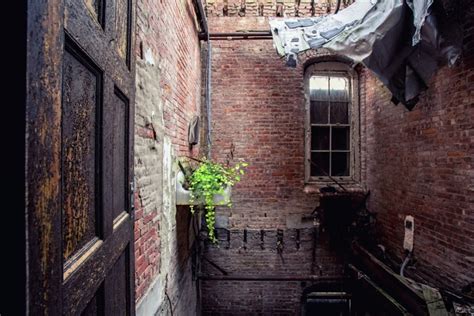 Striking Pictures of Abandoned Asylums in the U.S.-4 – Fubiz Media