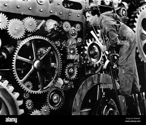 CHARLIE CHAPLIN MODERN TIMES (1936 Stock Photo - Alamy