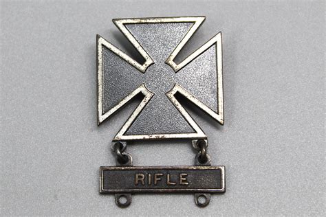 US Army Marksman Qualification Badge w/Rifle Bar . FLU459 - Time ...