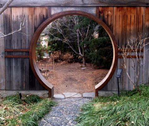 38 Eye-Catching Moon Gate Designs For Your Garden • Insteading