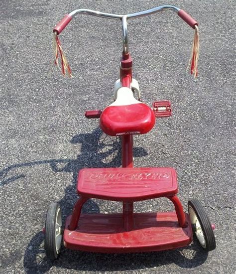 How to Replace a Radio Flyer Tricycle Wheel - HobbyLark