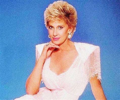 Tammy Wynette Biography - Childhood, Life Achievements & Timeline