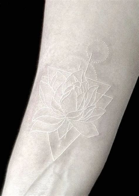 90 Gorgeous Floral Tattoo Designs and Their Meanings - mysteriousevent.com