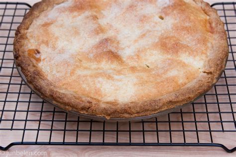 How to Make Mango Rhubarb Pie with Cornmeal Crust | Junblog