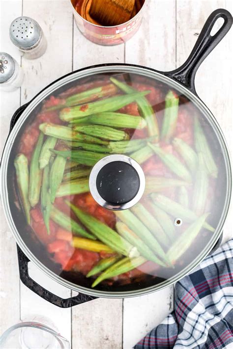 Southern Stewed Okra and Tomatoes Recipe - Lana’s Cooking