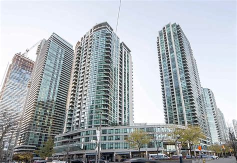 Condo Reviews for Pinnacle Centre Condos, Toronto