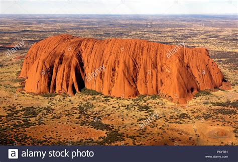 Download this stock image: Aerial view of Uluru, in the Uluṟu-Kata Tjuṯa National Park, Northern ...