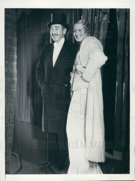 1934 Actors Verree Teasdale & Adolph Menjou Press Photo - Historic Images