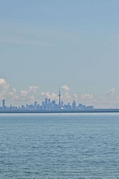 File:Toronto Skyline - Mississauga, Ontario.jpg - Wikimedia Commons