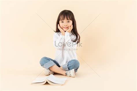 Girl Sitting On The Floor Reading A Book Picture And HD Photos | Free ...