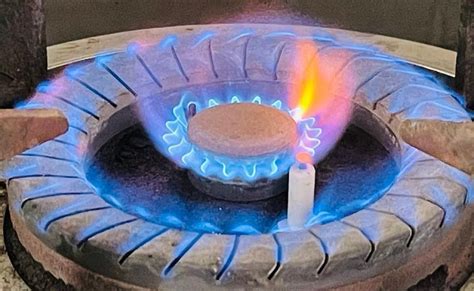 What is the difference between Yellow and Blue flame? (Explained)