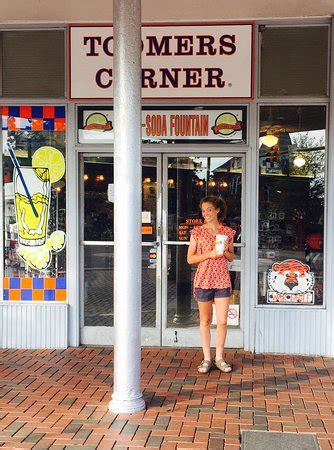 Toomer's Corner (Auburn) - 2018 All You Need to Know Before You Go (with Photos) - TripAdvisor