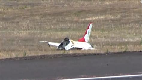 F-16 Thunderbird crashes; pilot taken to hospital - CNN Video