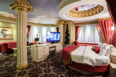 Fantasyland Hotel - Where Dreams Are In Rare Agreement With Reality