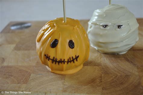 Halloween Chocolate Apples | The Things She Makes