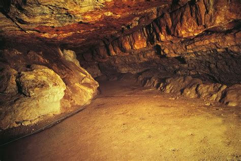 Archeologen hebben drie veelvoorkomende soorten paleolithische grotverlichting nagemaakt