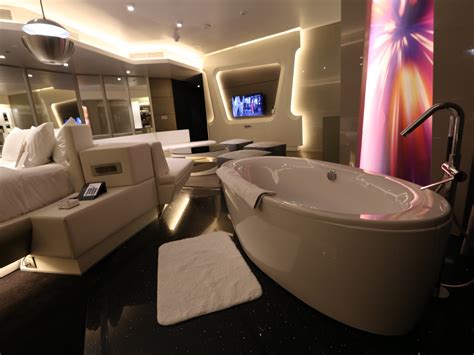 What it's like to stay in one of Dubai's most futuristic hotels - Business Insider