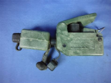 Military Antiques and Museum - - UYG-0012 Post Vietnam War US Army Claymore Clacker (trigger ...