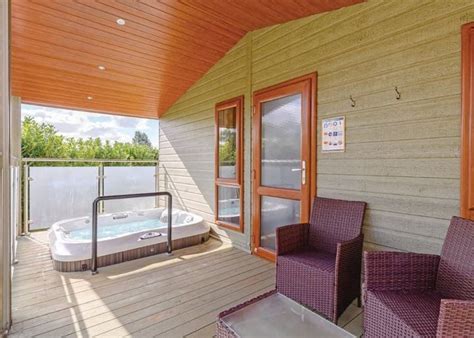 Norfolk lodge staycation in 2022: 4nts w/ hot tub & luxury free ...