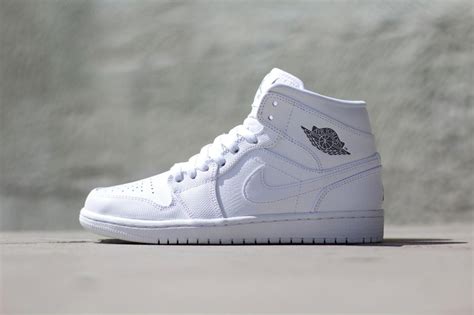 Air Jordan 1 Mid White/White | HYPEBEAST