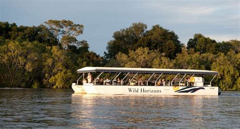 Zambezi River Cruise : Zimbabwe Holiday Architects