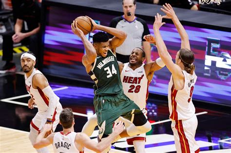 Miami Heat vs Milwaukee Bucks free live stream, Game 2 score, odds ...