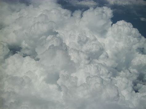 Stasiun Meteorologi Budiarto Curug: AWAN CUMULONIMBUS