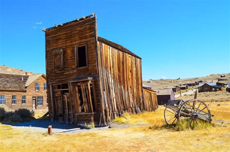 15 Cool Abandoned Places in USA You Need to Visit - Paulina on the road