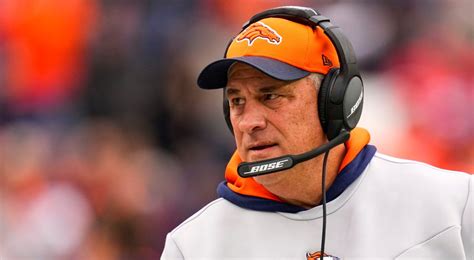 AP source: Dolphins hire Vic Fangio as defensive coordinator