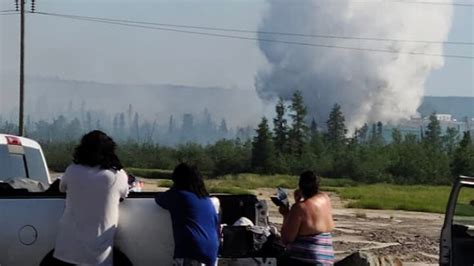 Mayor says emergency measures in Lynn Lake still in place, but wildfire under control | CBC News