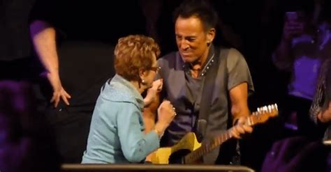 Bruce Springsteen Dances With His 90-Year-Old Mother At Madison Square ...