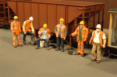 O Scale Figures with Hard Hats | O Gauge Railroading On Line Forum