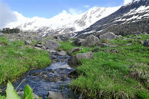 Expeditions | Walking the Himalayas