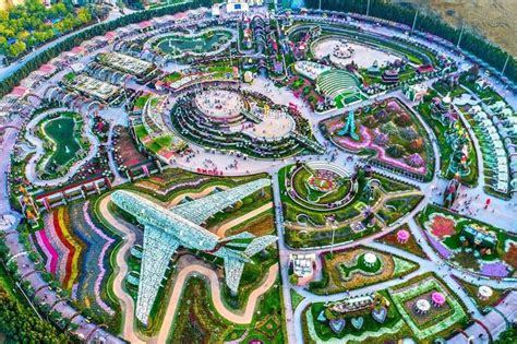 The world’s largest natural flower park: Dubai Miracle Garden ...