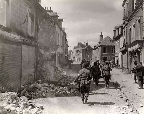 U.S. soldiers of the 101st Airborne Division at the Battle of Carentan (France - c. June 12-14 ...