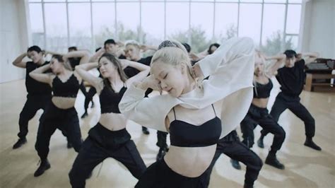 ROSÉ - 'On The Ground' Dance Performance #Rose'🌹🎵 🎥https://t.co ...