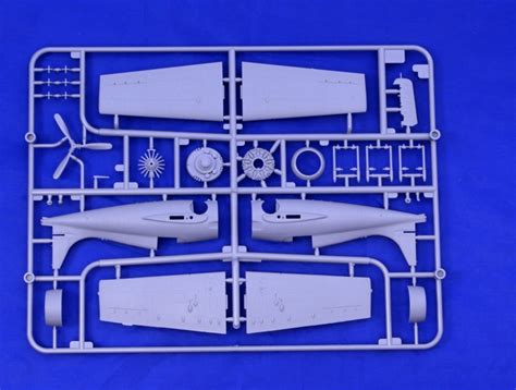 MODELIMEX Online Shop | 1/72 FM-2 Wildcat Model Kit (2x camo) | your favourite model shop